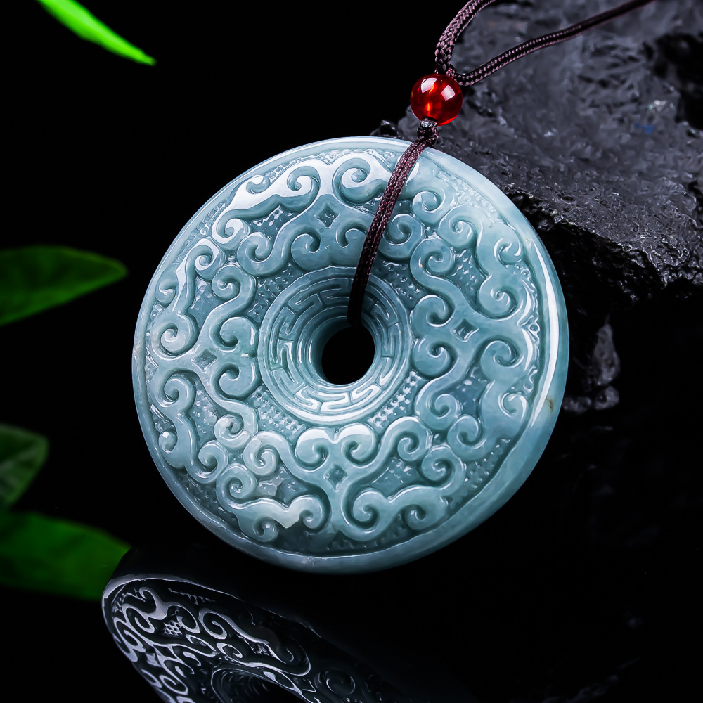 Jewelry & Watches Store - Naturalny birmański jadeitowy wisiorek w kształcie