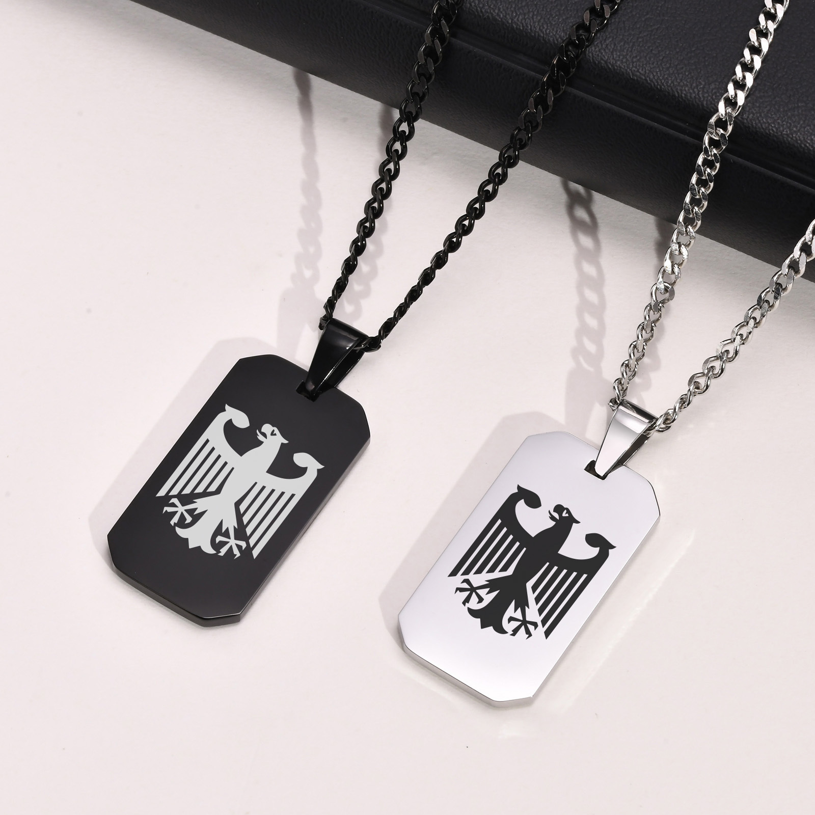 Niemieckie naszyjniki z orłem  – Mens Dog Tag Necklace recenzja i cena