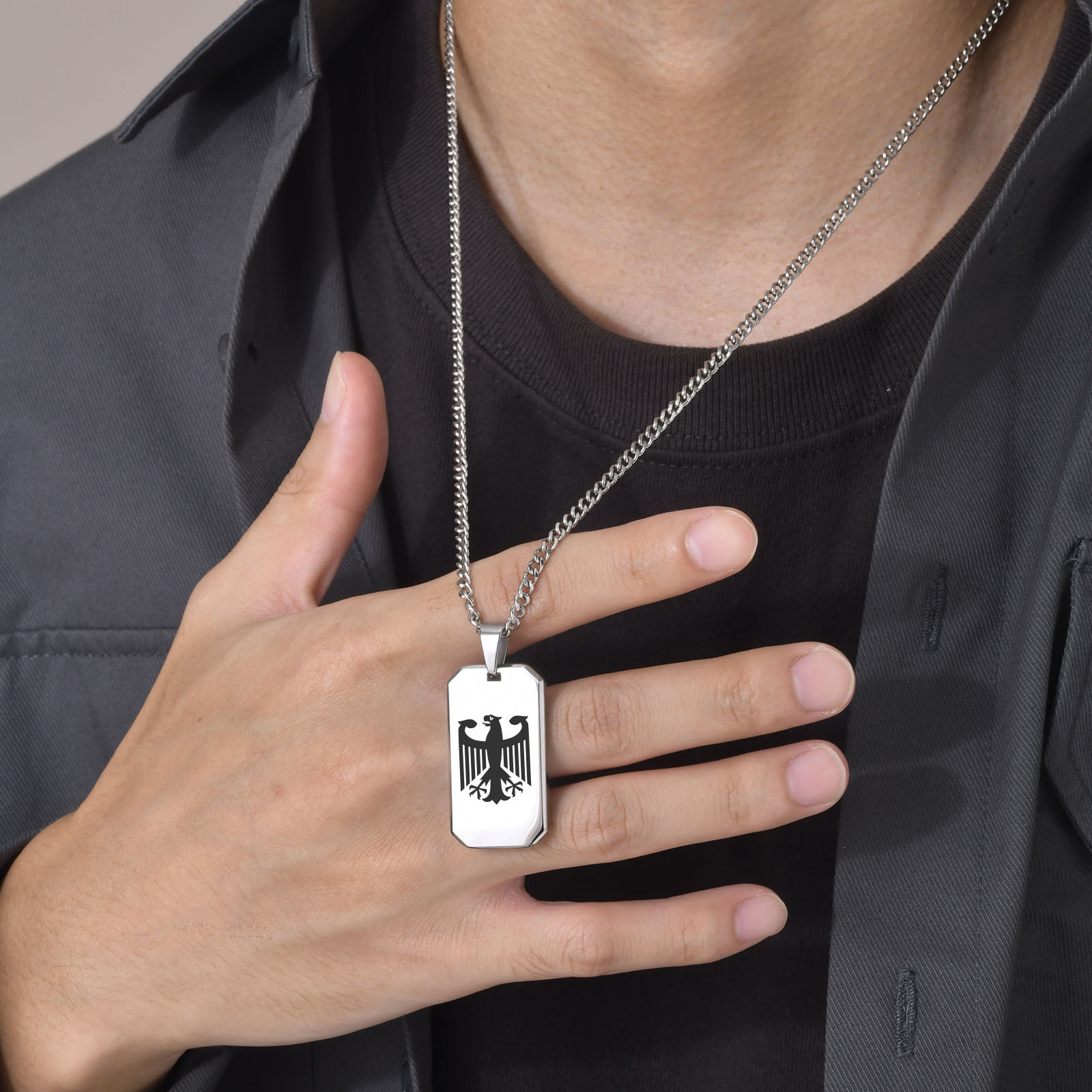 Niemieckie naszyjniki z orłem  – Mens Dog Tag Necklace recenzja i cena